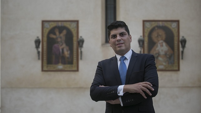 Entrevista a Carlos de Paz, candidato a hermano mayor de los Gitanos